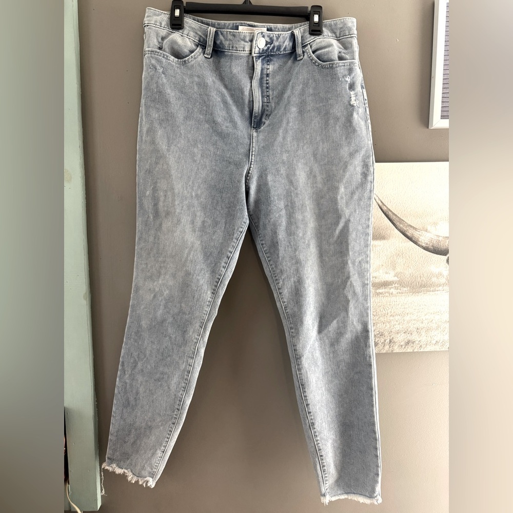 LC Lauren Conrad Light Wash Cropped Jeans